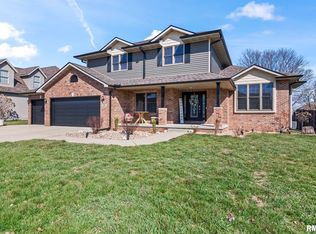 308 Winter Park Dr, Chatham, IL 62629