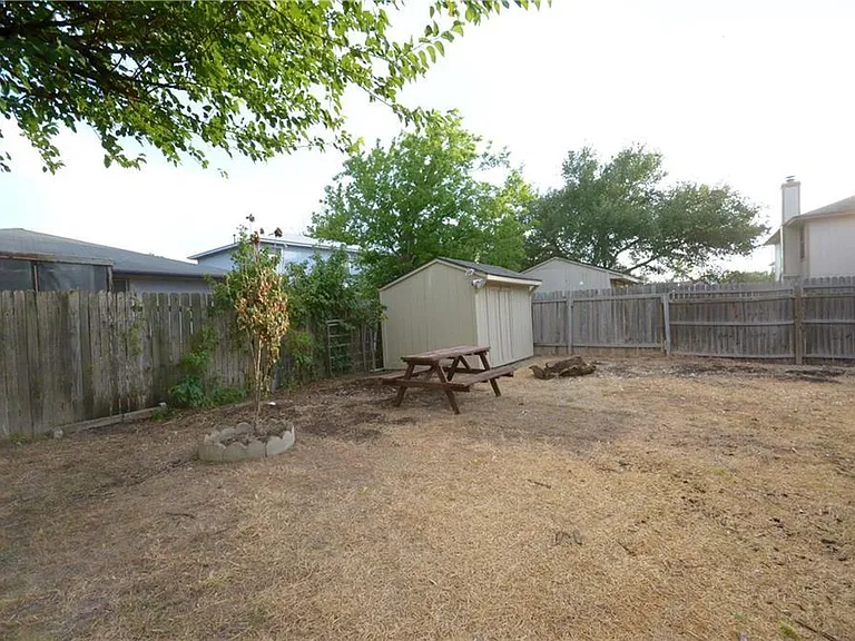 13903 Lothian Dr — Photo 33