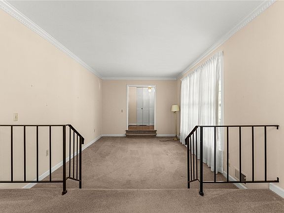 5th image of 711 Woodfield Dr