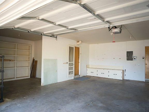 4th image of 2117 E 1st St