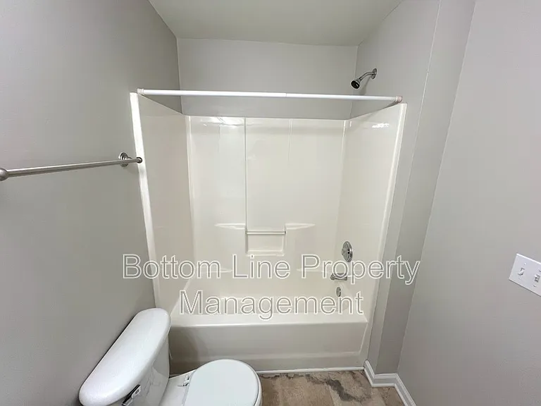 7637 Abigail Glen Dr — Photo 25