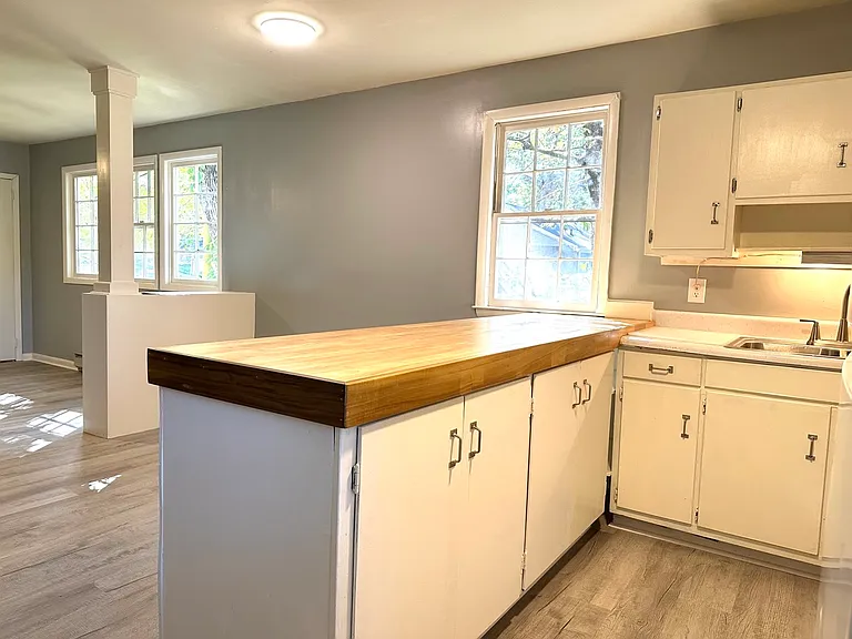 207 Stribling Ave #8 — Photo 2