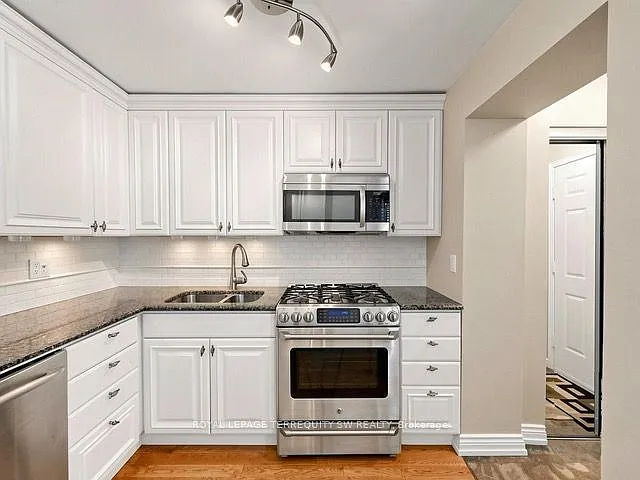 601 Roehampton Ave — Photo 5