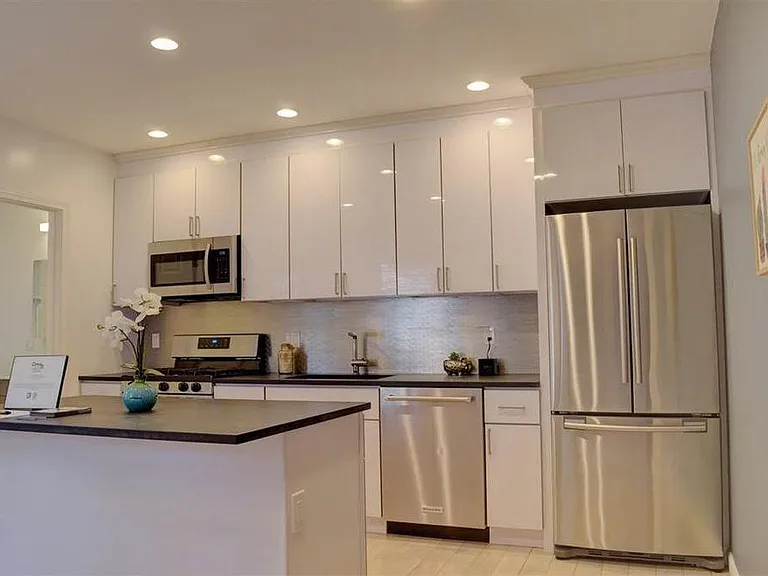 367 Linwood Ave — Photo 2