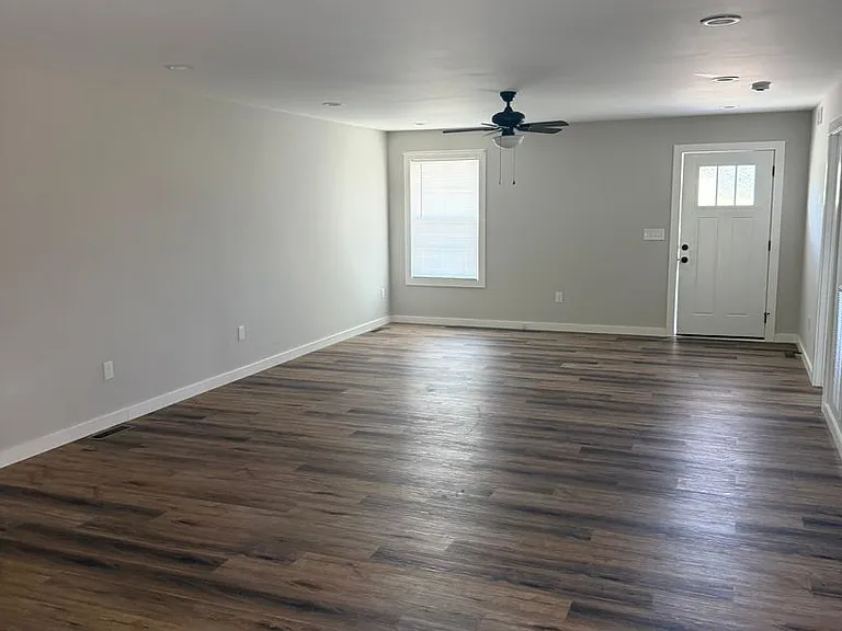 501 Livy Ln — Photo 9
