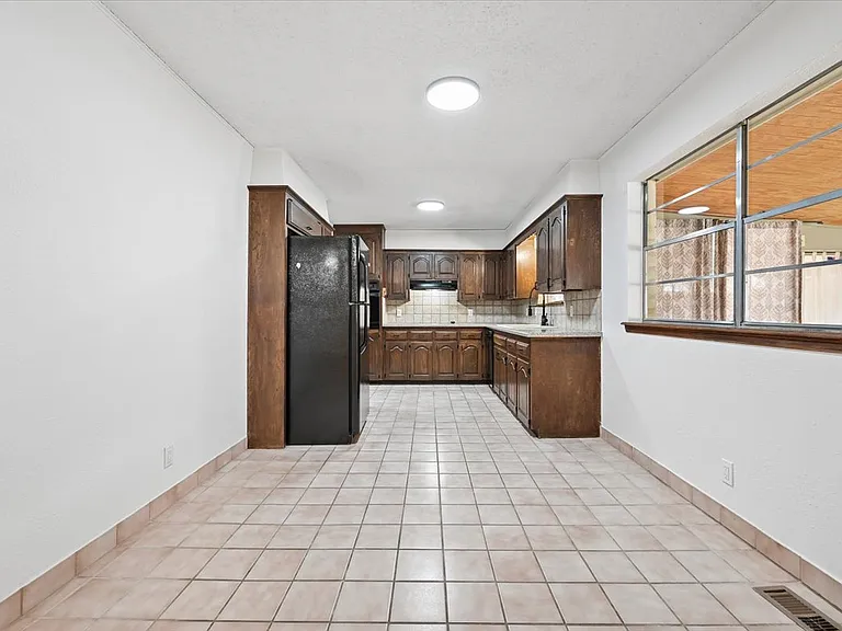 1012 W Madison St N — Photo 6