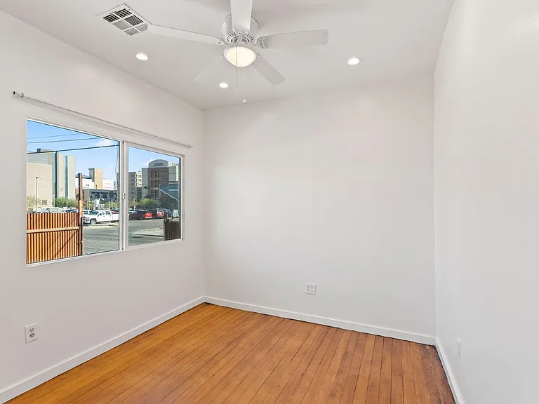 1541 E Mabel St — Photo 28