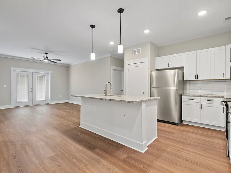Mount Victor Olde Towne Luxury Apartments — Photo 31