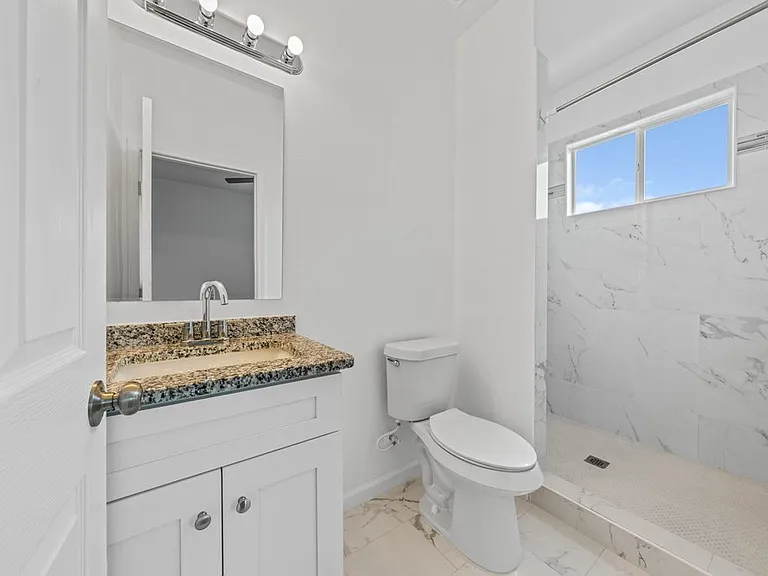 323 Gabriel St #201 — Photo 18