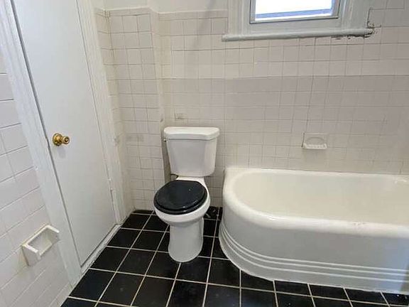 2nd image of 138 Hawthorne Ave #4R