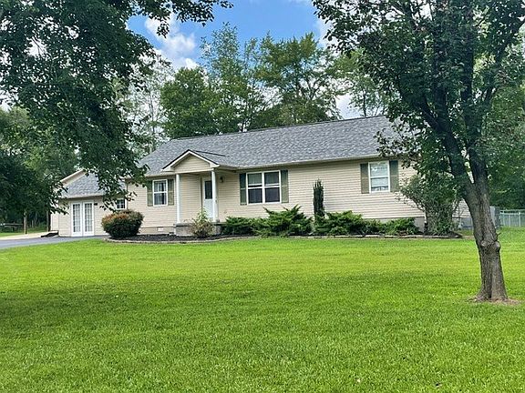 3rd image of 155 Willow Oaks Dr
