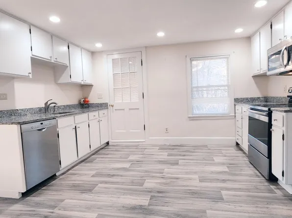 34 Pond St APT 3, Salem, NH 03079