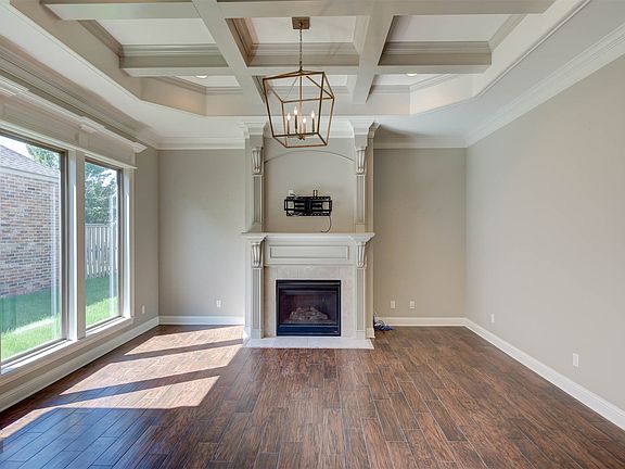 5th image of 129 Andrew Pl
