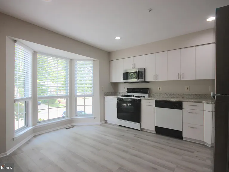 7782 Blueberry Hill Ln — Photo 6