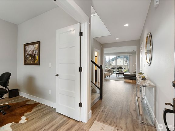 2nd image of 482 Sigrist Drive E