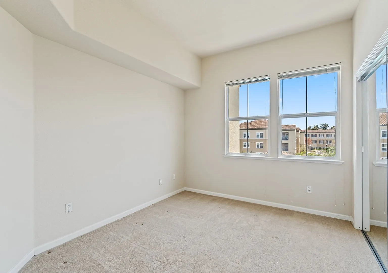 Exclusive Penthouse Unit In Mission Terrace Overlooks The Pool! — Photo 4