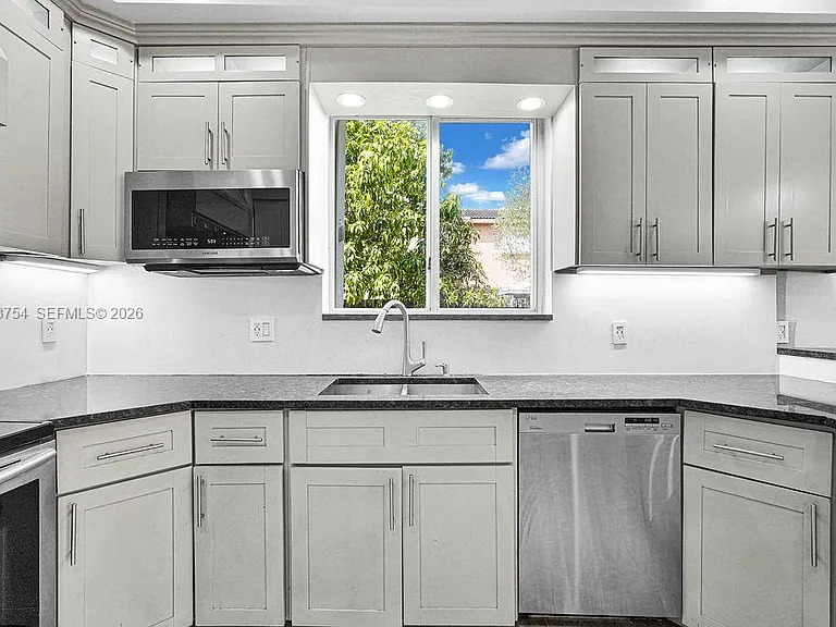 1623 E Harmony Lake Cir — Photo 41