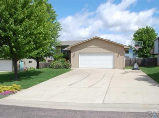528 Aana Ave, Baltic, SD 57003