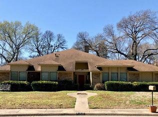 327 Shady Brook Dr, Desoto, TX 75115