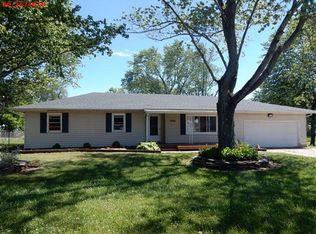 9061 E Hillcrest Rd, Columbus, IN 47203