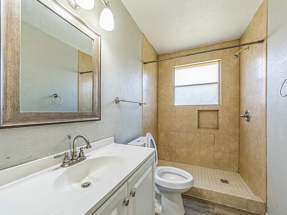3rd image of 419 Pamela Dr