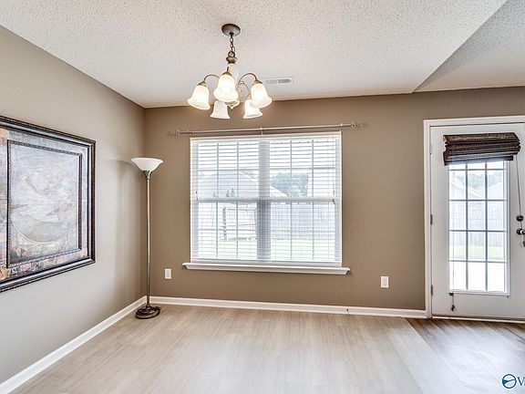 3rd image of 104 Artesian Ln