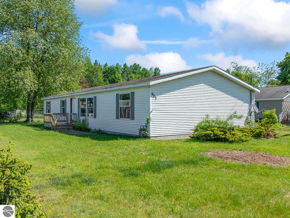 1st image of 923 Hall Ave