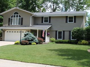 4660 S Scot Dr, New Berlin, WI 53151