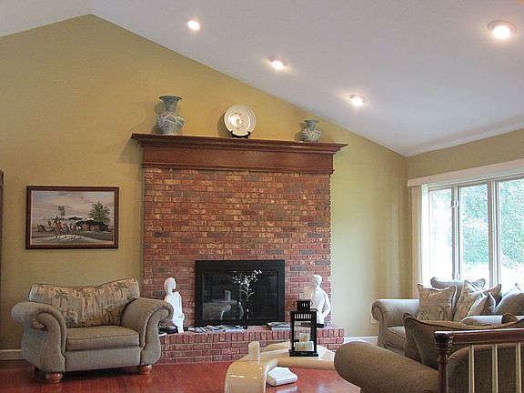 vaulted ceiling living room
