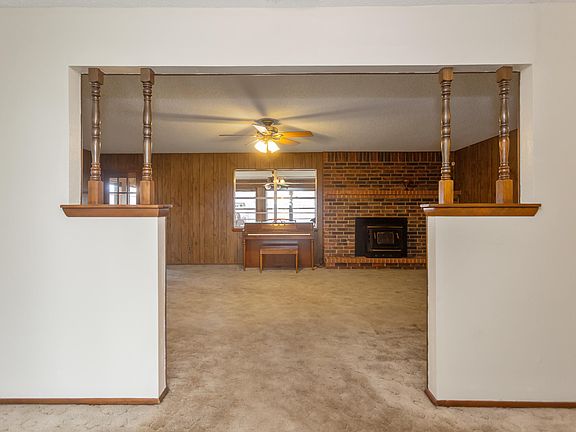 2nd image of 2208 Lea St