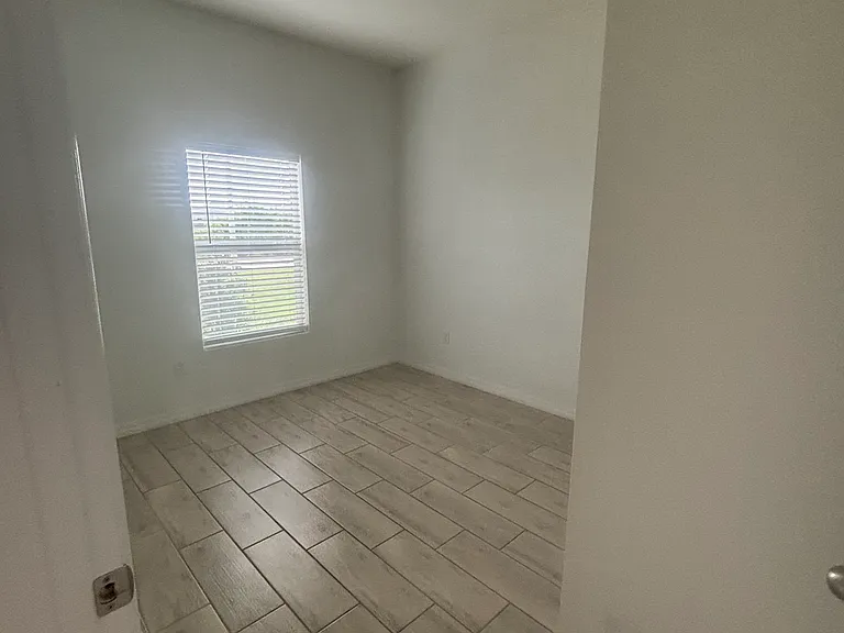 1902 Haviland Ave S #2 — Photo 3