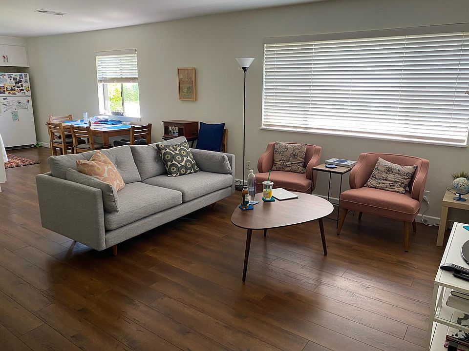 1st image of 536 N Commonwealth Ave