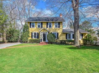 65 Clinton St, Sea Cliff, NY 11579