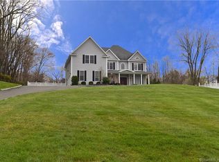 37 Lanthorne Rd, Monroe, CT 06468