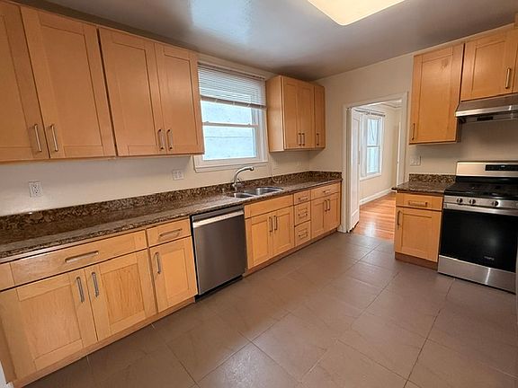 5th image of 2840 Greenwich St