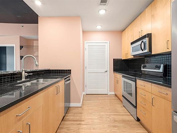 3rd image of 250 Pharr Rd Unit 213