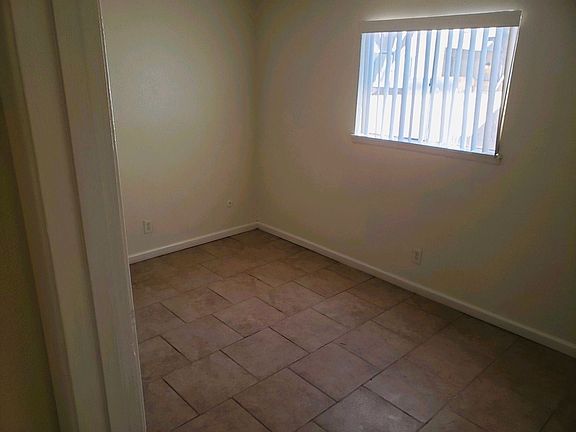 4th image of 524 Texas St NE #524