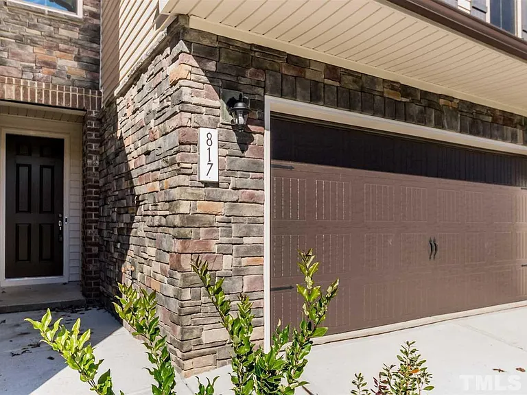 817 Rymark Ct — Photo 3