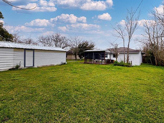 5th image of 307 Meadow Ln
