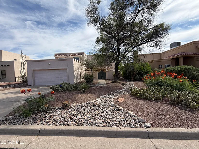 320 Avenida Mirador — Photo 3