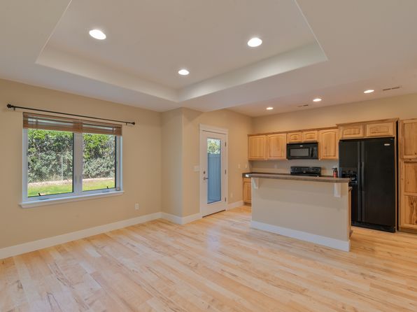 1035 Road Runner St APT 4