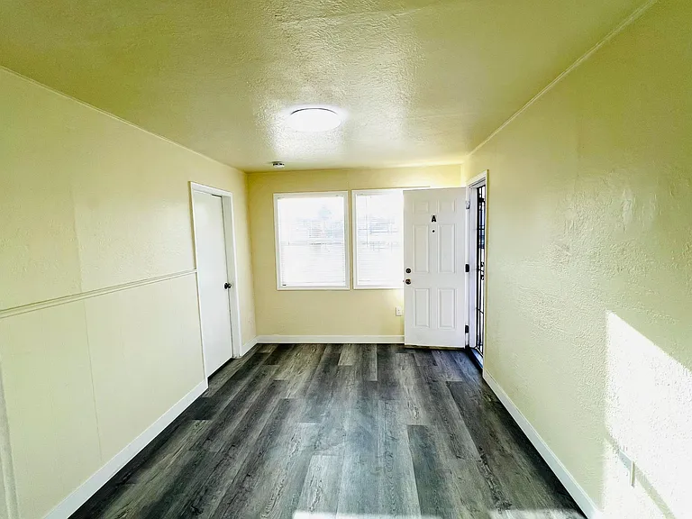 176 S 3rd Ave #A — Photo 3
