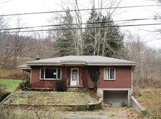 901 Baileys Run Rd, Tarentum, PA 15084
