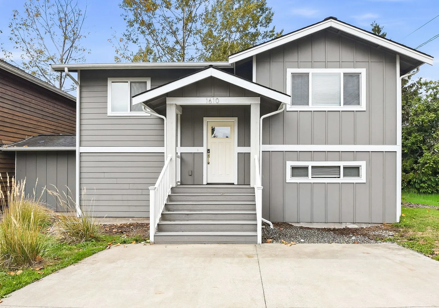 Limited-Time Offer: $25 Application Fee, Apply Today! Rent Special! $1000 Off Of First Month! — Photo 1