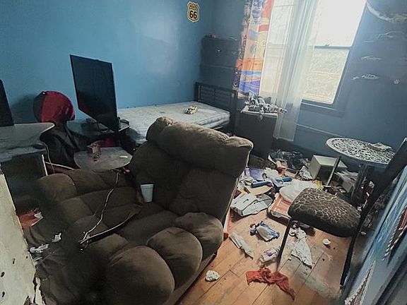 4th image of 5541 Field St