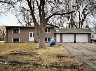 502 Sheyenne Dr, Horace, ND 58047