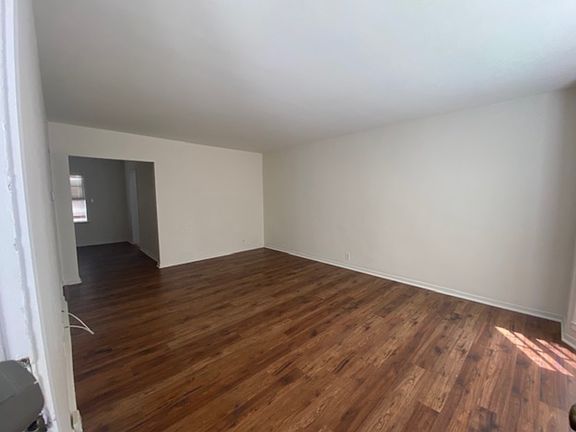 4th image of 1401 N Havenhurst Dr #9