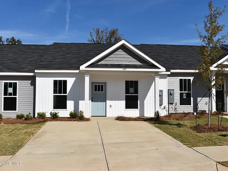 544 Hardy Point — Photo 1
