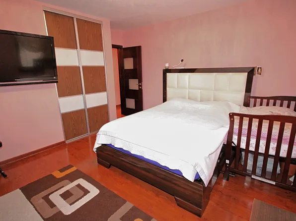 2209 Knapp Street image 12 of 18