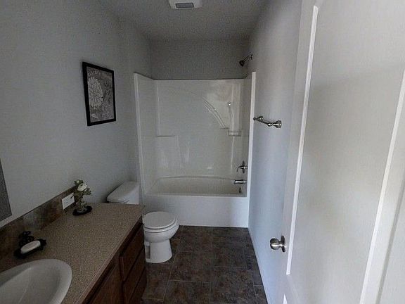 3rd image of 4783 Farmingdale Dr #Ttvvhw